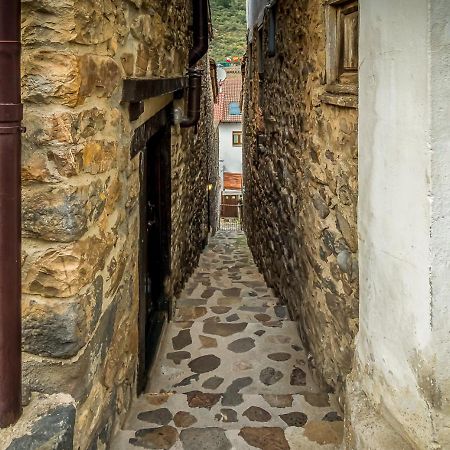 Amplia casa rural de piedra en Potes Exterior foto