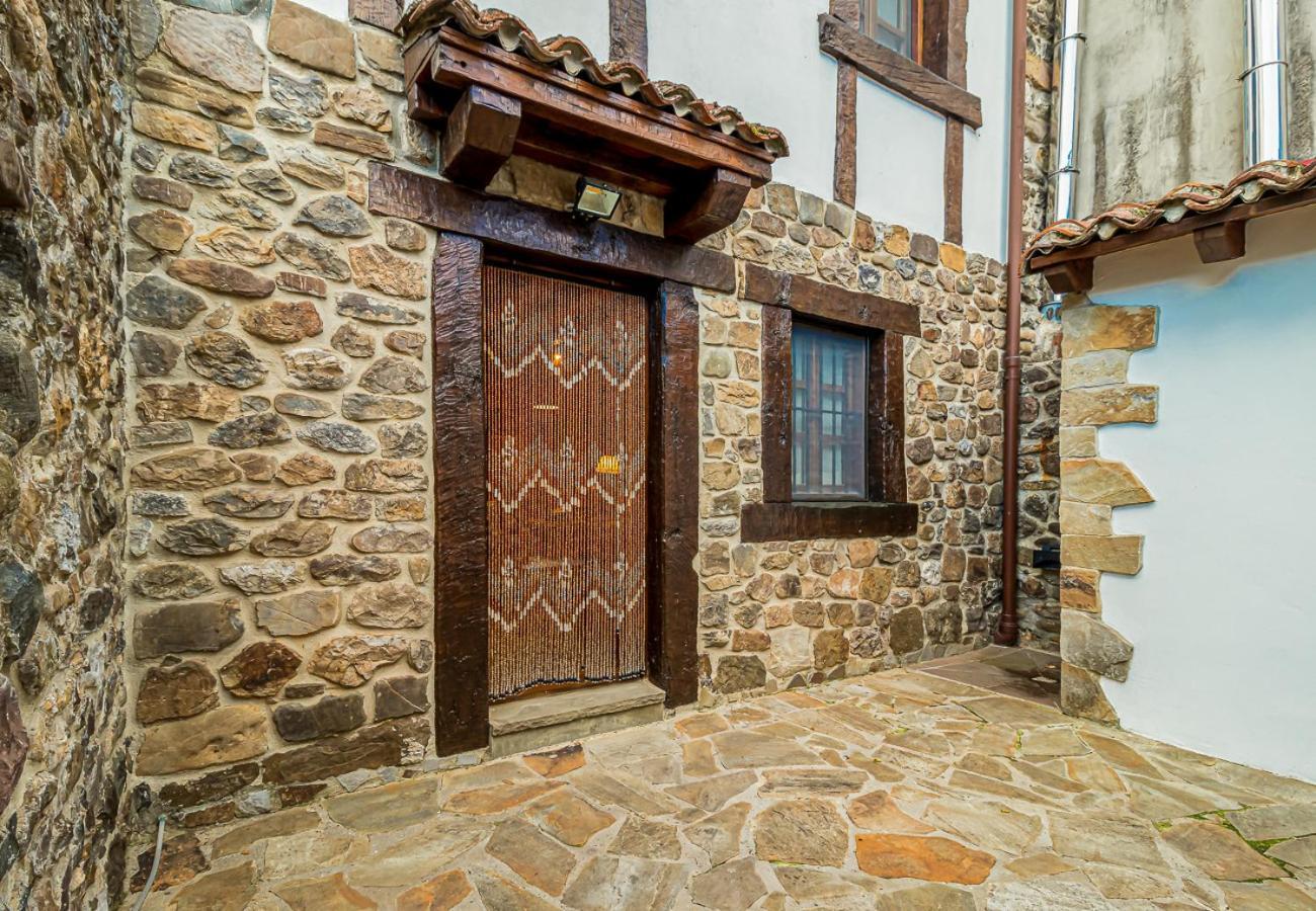 Amplia casa rural de piedra en Potes Exterior foto